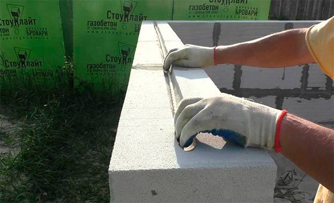 Рекомендации по самостоятельному строительству дома из газобетонных блоков — от фундамента до кровли